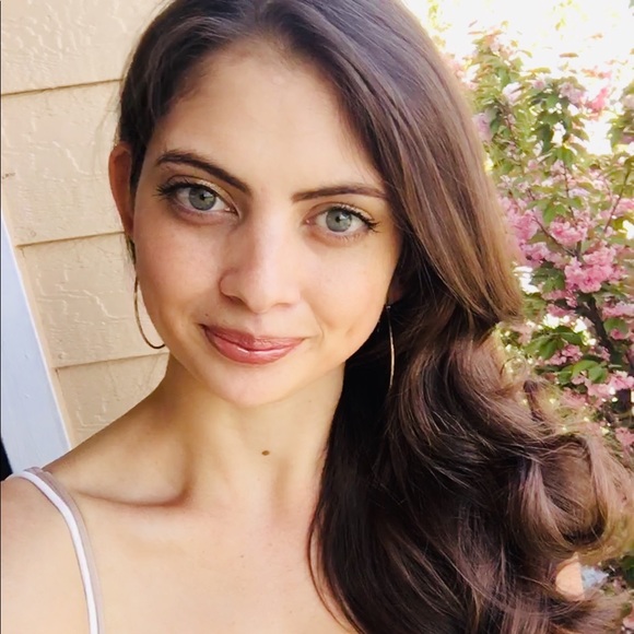 Meet your Posher, Amy - Picture 1 of 1